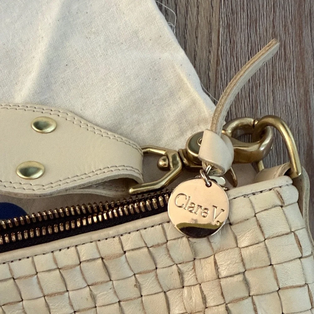 Clare V. Moyer Messenger - Picture 3 of 9